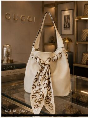AUTHENTIC GUCI POSTIANO CREAM LEATHER BAG W/ORIGINAL SILK GUCCI SCARF.SHOULDER